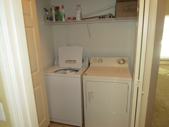 Building Photo - 28 Azalea Ave