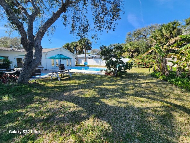 Building Photo - Beautiful Beachside Pool Home