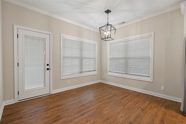 Building Photo - 821 Poplar Log Dr