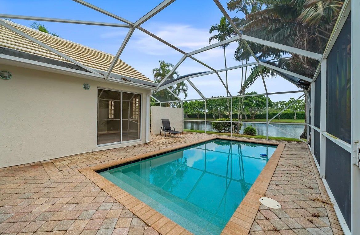 Building Photo - 9293 Heathridge Dr