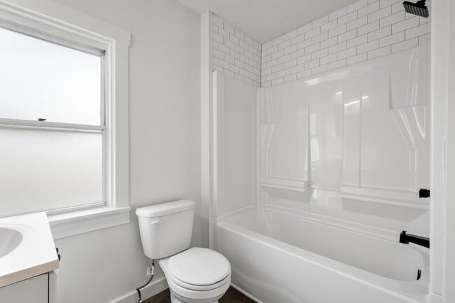 Building Photo - Start the New Year in a new home! This FULLY RENOVATED 3-bedroom in Penn Hills is ready and waiti...