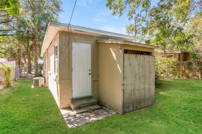 Building Photo - 2227 17th Ave S