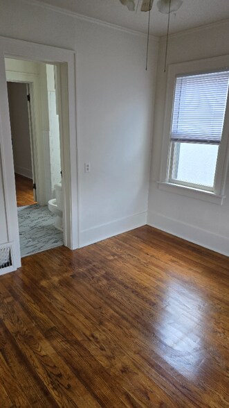 Building Photo - 915 S 48th St