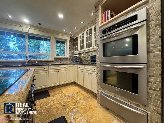 Building Photo - Beautifully Updated 3 Bedroom Rambler!