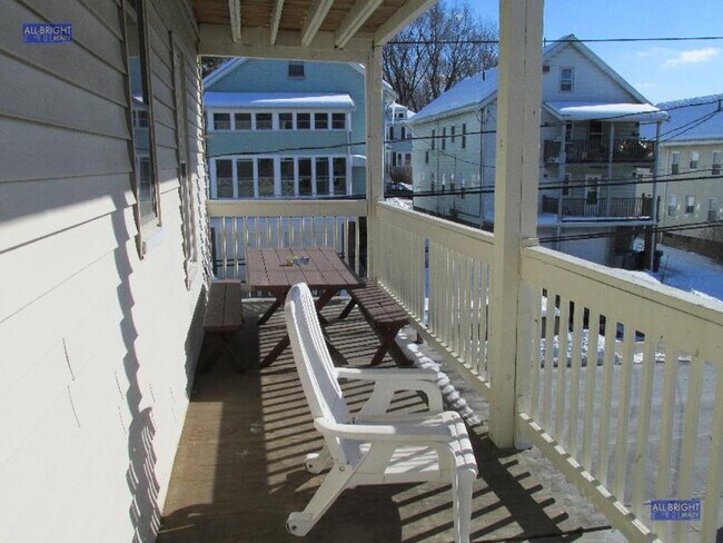 Building Photo - Off street parking - Close to Whole Foods / CVS - Renovated Kitchen