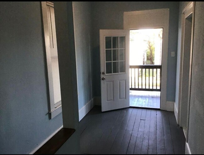 Building Photo - Galveston 4-plex Ave K