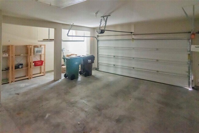Building Photo - 2542 Ravenwood Dr