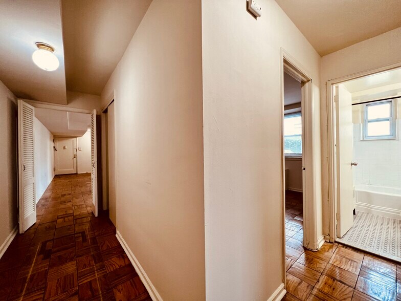 Building Photo - 242 Summit Ave