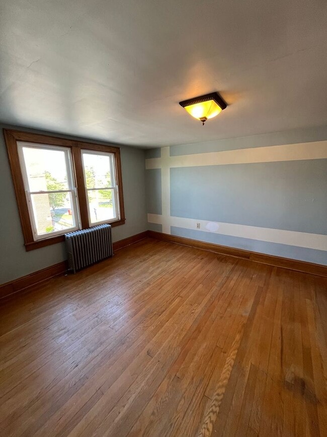 Building Photo - 3BR Home with Large Yard & Extra Storage