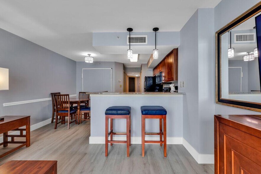Building Photo - 5200 N Ocean Blvd