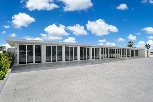 Building Photo - 5601 Collins Ave