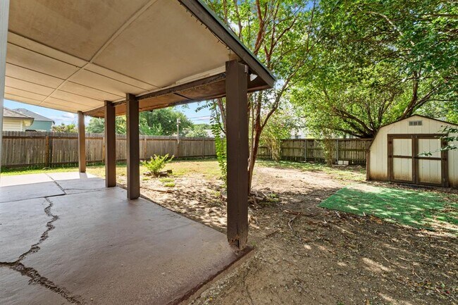 Building Photo - 1704 Matagorda Dr