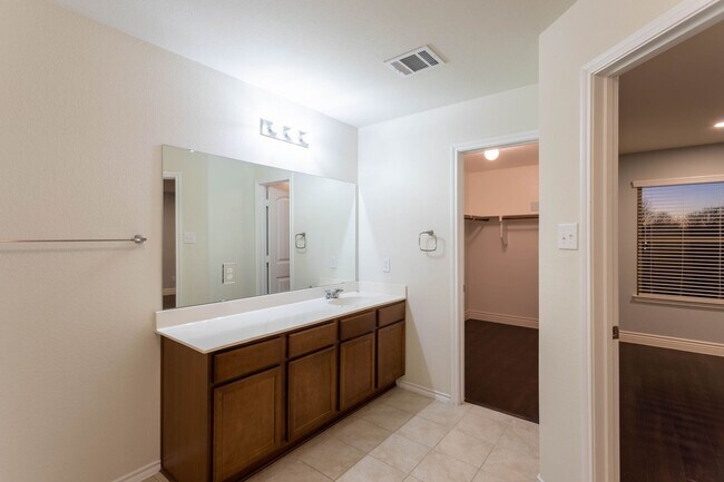 Building Photo - Located in the Trails at Riverstone community, this inviting 5-bedroom, 2-bathroom home offers a ...