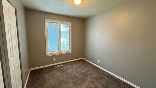 Building Photo - Beautiful town home in Centerville! 3 bedroom 1.5 bathroom