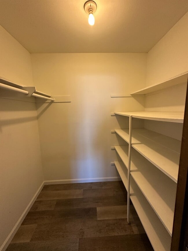 Building Photo - 1310 W Magill Ave