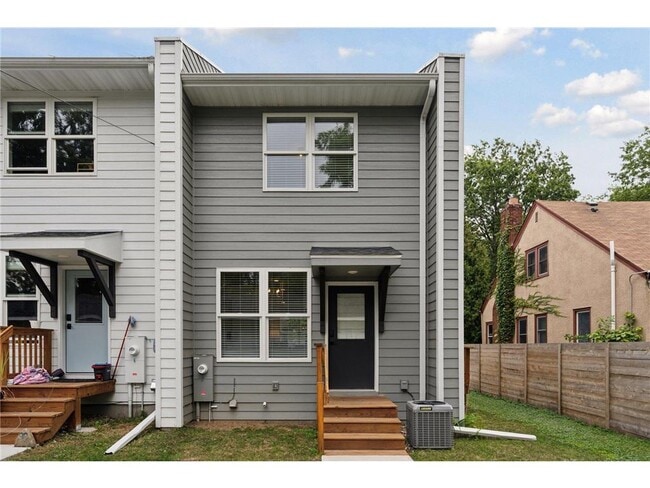 Building Photo - 2320 Priscilla St