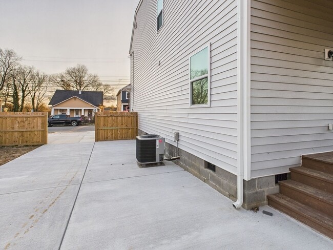 Building Photo - 3313 Tuxedo Blvd