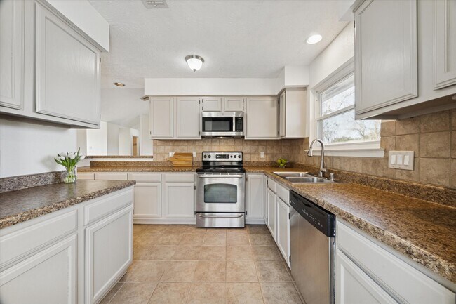 Building Photo - 2784 Forest Point Dr