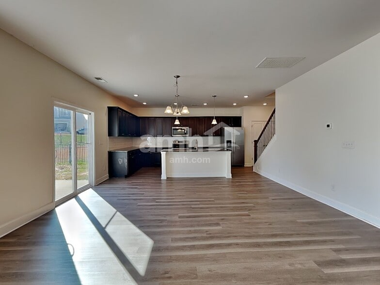 Building Photo - 5702 Lakemont Dr