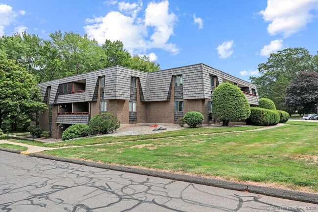 Building Photo - 85 Oxbow Dr
