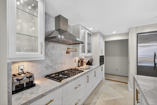 Building Photo - 3800 N Ocean Dr