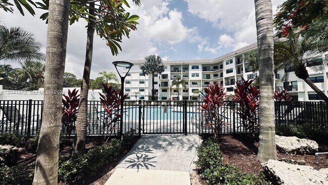 Building Photo - 900 River Reach Dr