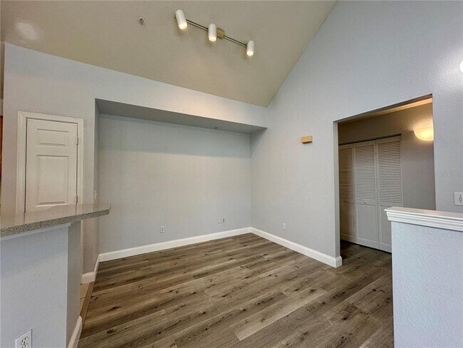Building Photo - 9141 Lee Vista Blvd