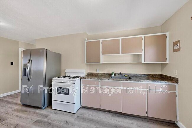 Building Photo - 165 Hilton Ave NW