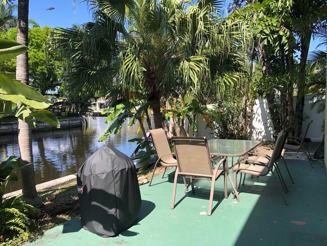 Building Photo - 5811 NE 14th Rd