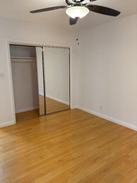 Building Photo - 437 Palm Dr