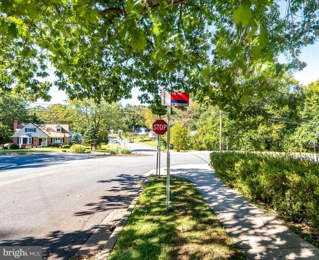 Building Photo - 8601 Cromwell Dr