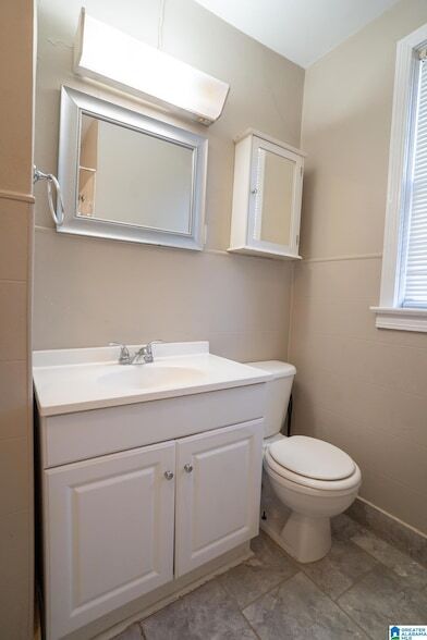 Building Photo - 9 Edgehill Rd