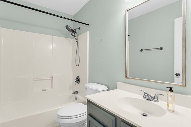 Building Photo - Coastal Convenience in the Heart of Mount Pleasant