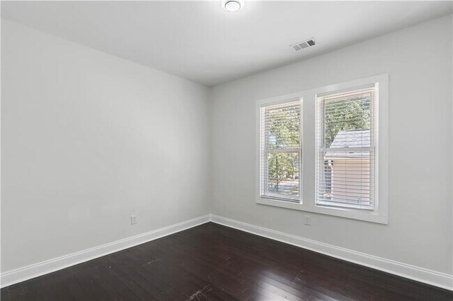 Building Photo - 954 Byron Dr SW