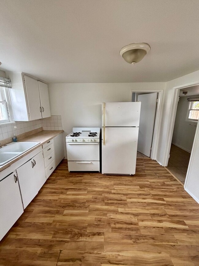 Building Photo - 205 Elmira Ave