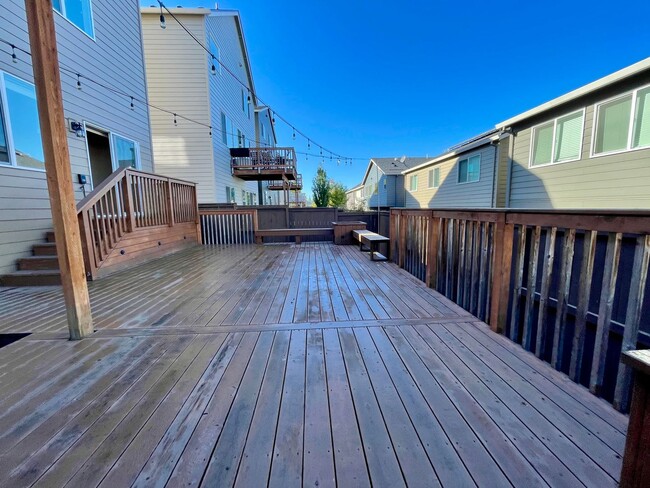 Building Photo - 16985 NW Madrone St