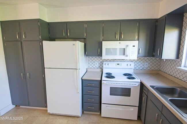 Building Photo - 111 Smithridge Park