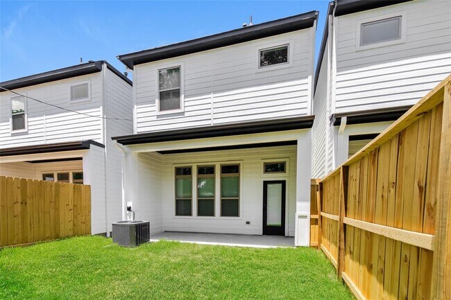 Building Photo - 3052 Truxillo St
