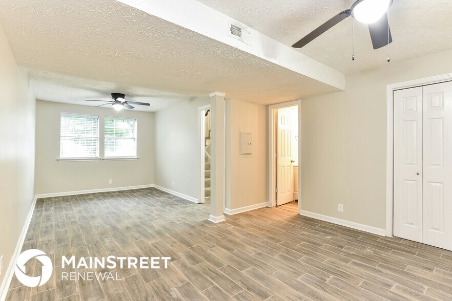 Building Photo - 904 Conway Ln