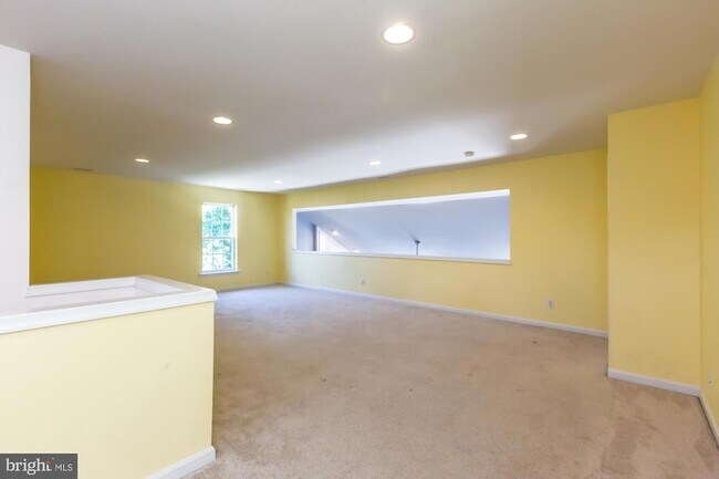 Building Photo - 684 Churchill Rd