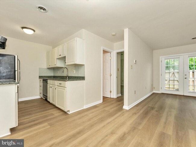 Building Photo - 5803 Oleander Pl