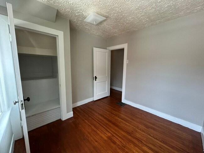 Building Photo - 1682-1684 Hearthstone Dr.