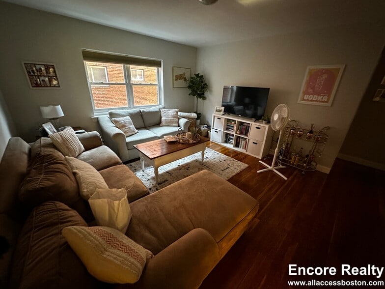 Primary Photo - 63 Selkirk Rd