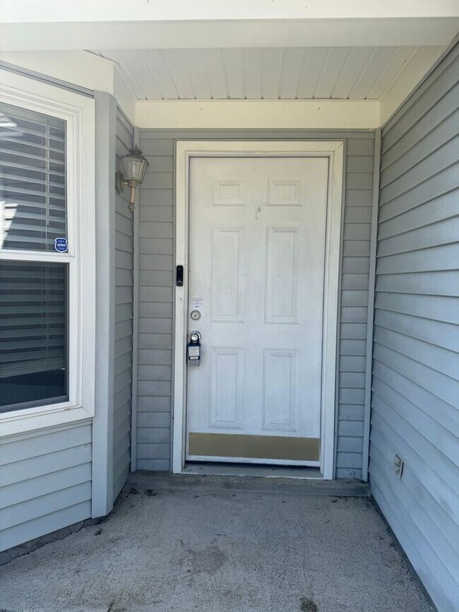 Building Photo - Cute Two Bedroom House in Donelson - Garage & Fenced Backyard