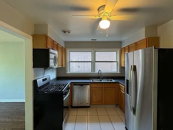 Building Photo - 8957 Lamon Ave