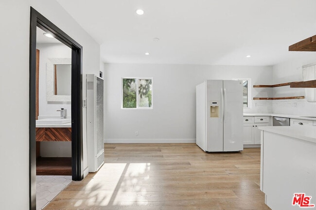 Building Photo - 5226 Rockland Ave