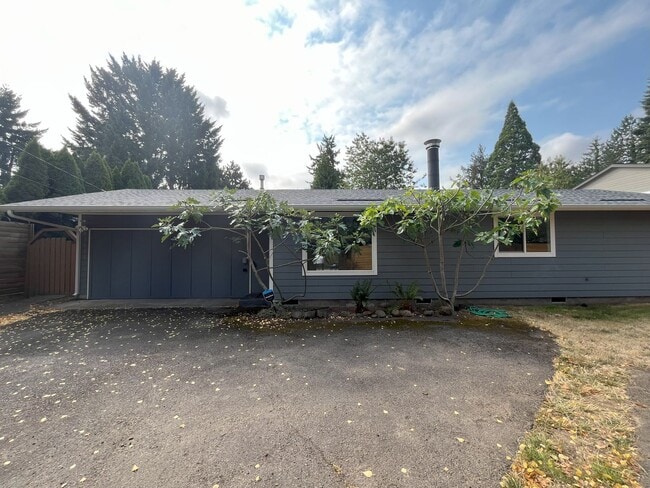 Building Photo - Spacious Yet Cozy 3BR/2BA Home with Garage...