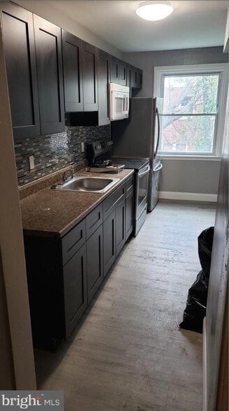 Kitchen - 5931 N Warnock St