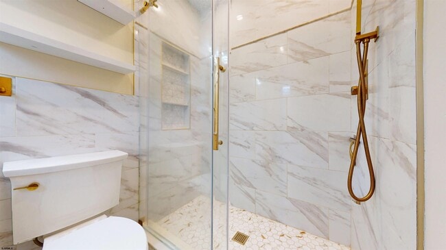 Building Photo - 450 Redwood Ave