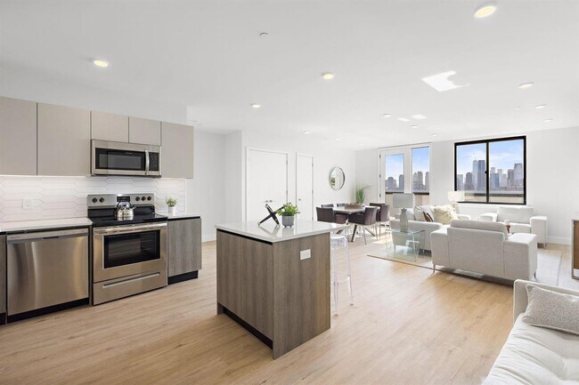 Building Photo - 136-144 Summit Ave